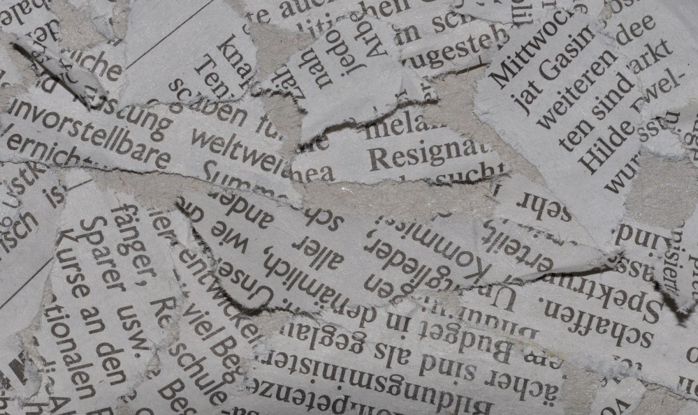 newspaper-Zeitung-news-Schnipsel-Puzzle-Weltbild