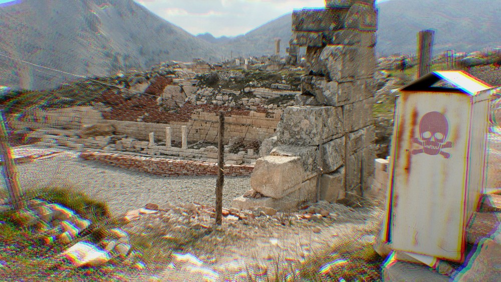 Sagalassos-Totenkopf-skull-ancient-Turkey-rotten_cinemascope