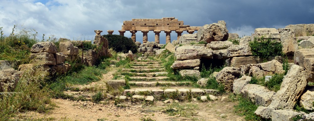 temple-sicilia-ancient-history-ruins-columns-stairway