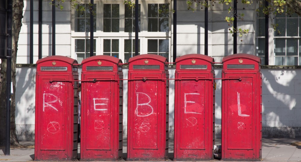 extinction-rebellion-rebel-disobedience-graffiti_panorama_cinema
