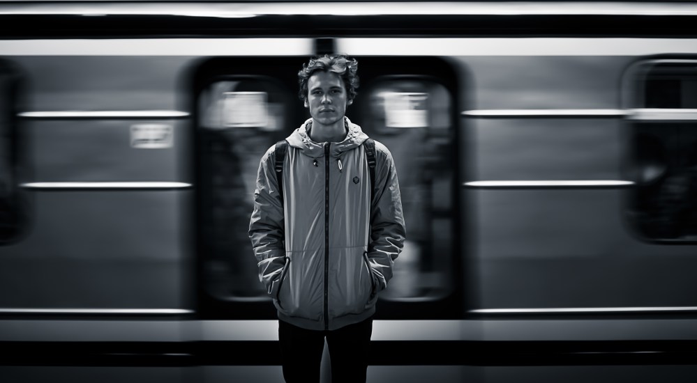 man-black-white-underground-subway-fast-train-resistance_panorama_cinema