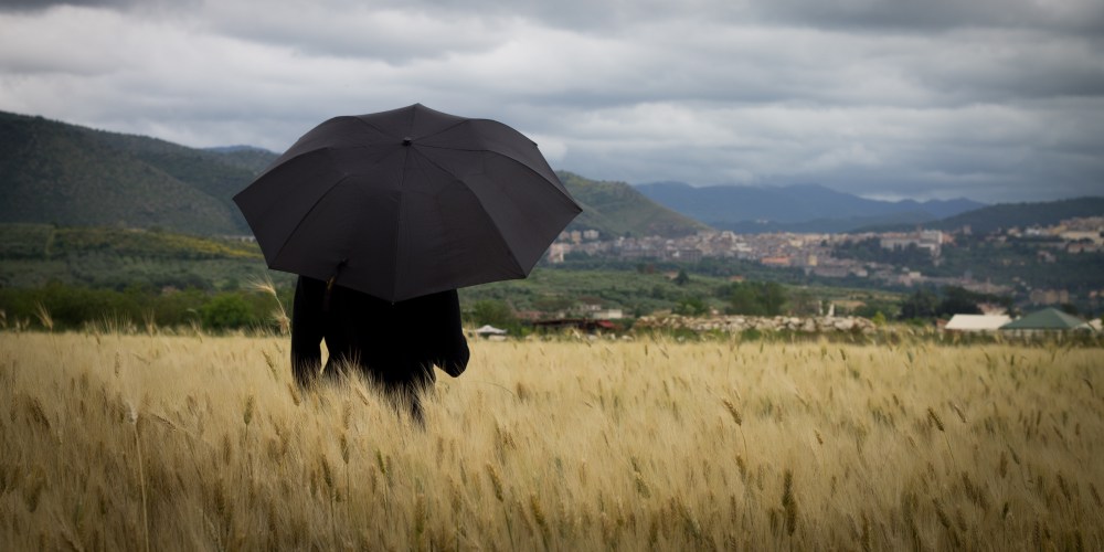 storm-wheat-clouds-weizenfeld-umbrella-abakus_panorama_cinema