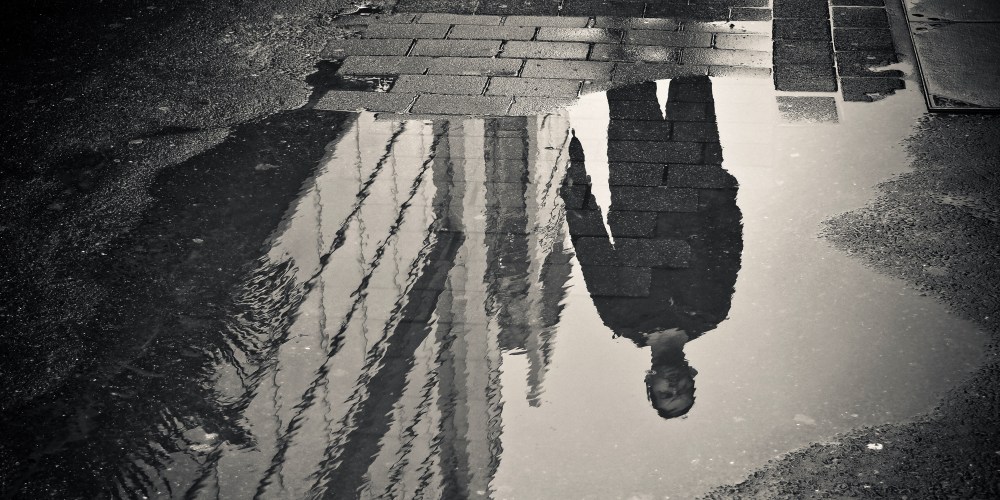 portrait-tough-boy-street-dog-black-white-noir-rain-reflection_panorama