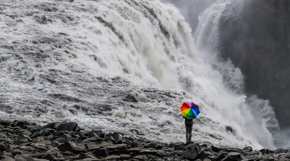 waterfall-rain-rainbow-umbrella_panorama