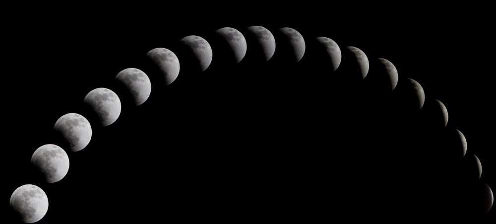 total-eclipse-moon-moods-vanish_panorama