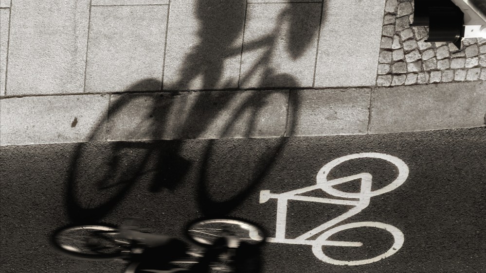 bicycle_shadow_streetphotography_panorama