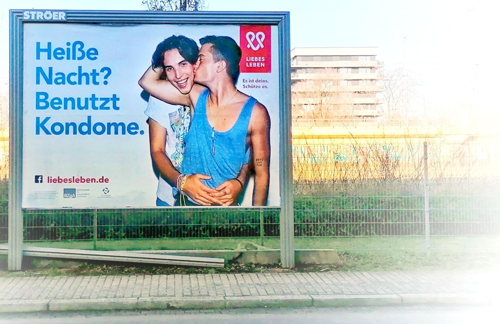 hot-night_use-condoms_love-is-love_gay_rainbow_panorama