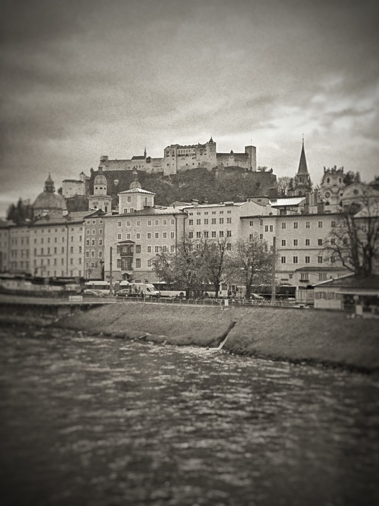 castle-in-the-distance_locks_Salzach_love_bridge_2