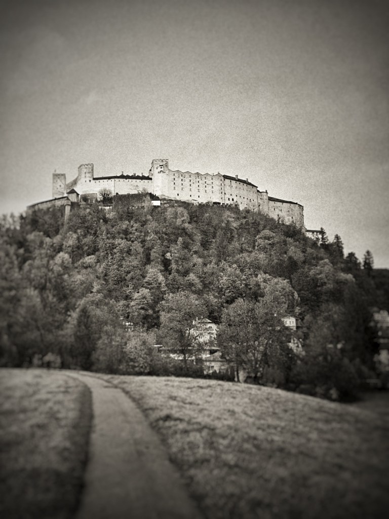 castle-in-the-distance_locks_Salzach_love_bridge_3