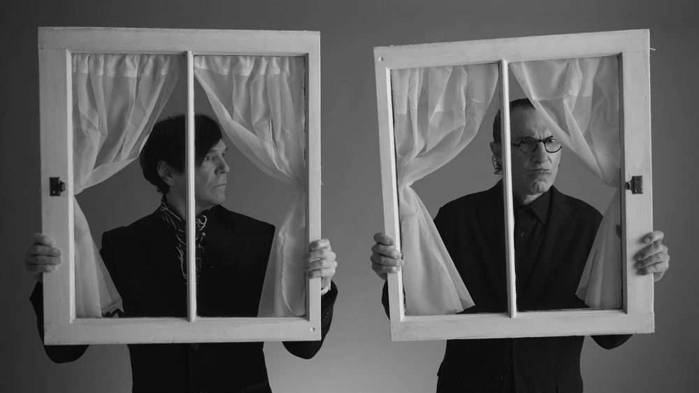 Kolumne-666_The-Sparks-Brothers_Russell-and-Ron-Mael_windows