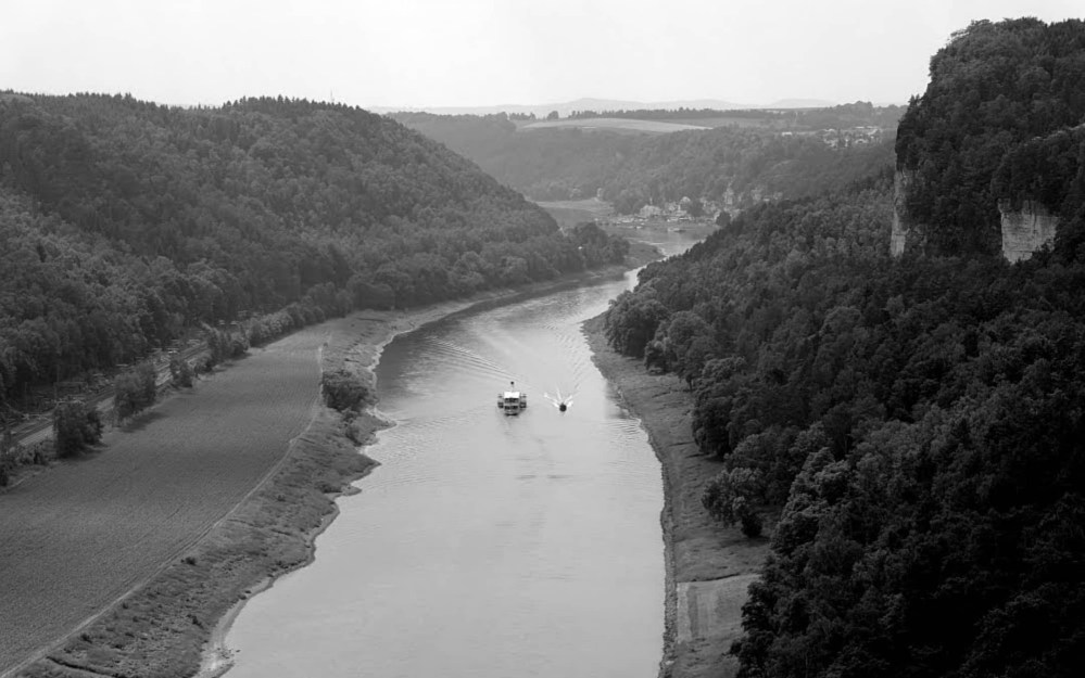 world-from-atop_birdview_boat_river_reflection